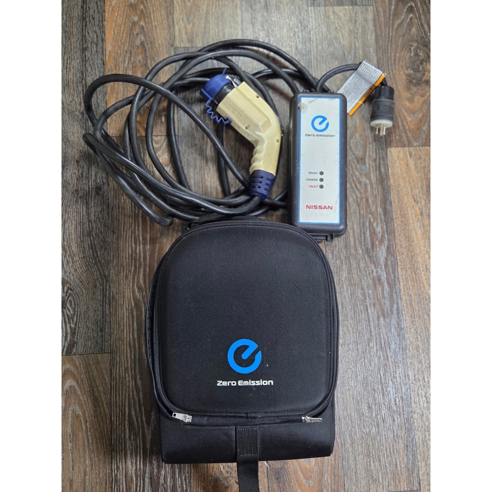 Nissan Leaf EV Charger Level 1 120V 12A 29690 3NA0A Panasonic with Case